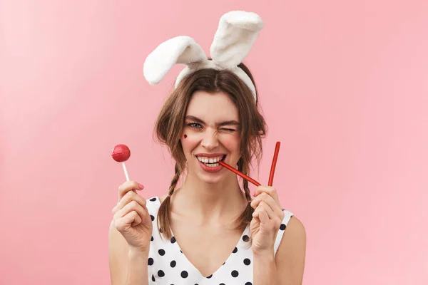 Portret van een vrij mooi meisje dragen jurk staande — Stockfoto