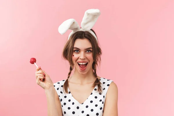 Retrato de uma linda menina vestindo vestido de pé — Fotografia de Stock