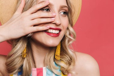 Güzel bir sarışın kadının yakın