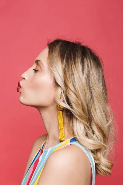 Close up profile of a beautiful blonde woman — Stock Photo, Image