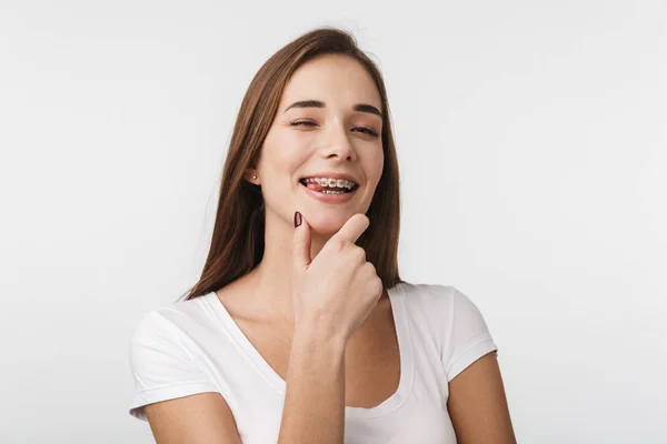 Attraente giovane donna in piedi isolato — Foto Stock