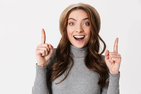 Portrait of caucasian woman 30s wearing hat smile and pointing — Stok Foto