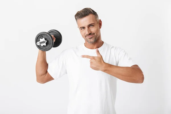 Bild des europäischen Mannes 30er Jahre mit Borsten trägt lässiges T-Shirt pu — Stockfoto