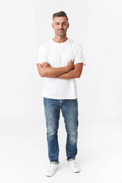 Imagen de longitud completa de hombre guapo de 30 años con camiseta casual y — Foto de Stock