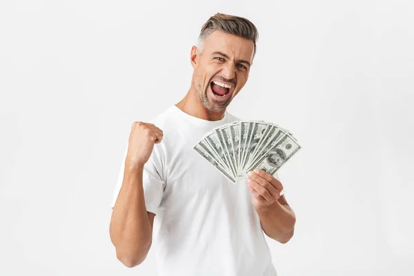 Imagen del hombre masculino de 30 años vistiendo camiseta casual sonriendo y ho — Foto de Stock