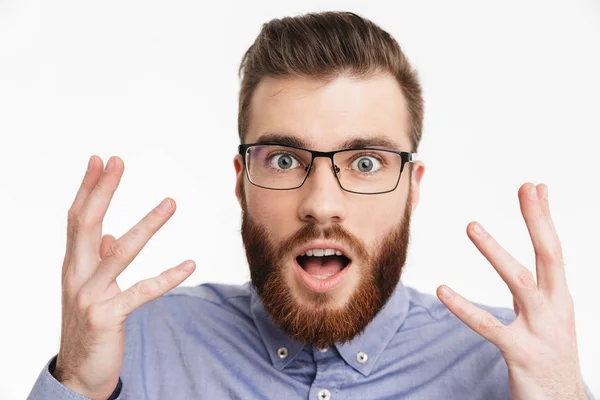 Közeli képet meglepett megzavarodott szakállas elegáns ember szemüvegek — Stock Fotó