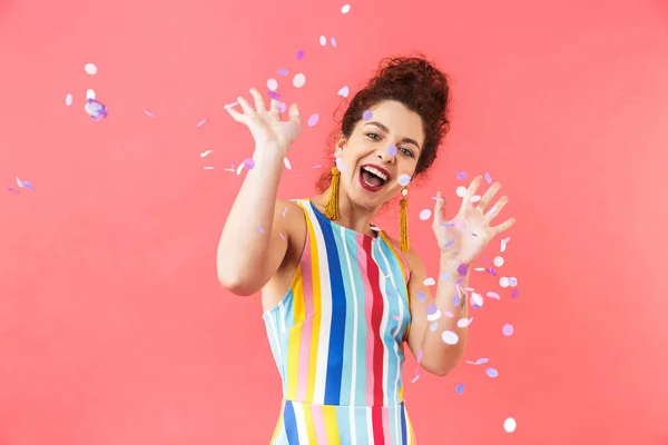 Retrato de una joven alegre vestida — Foto de Stock