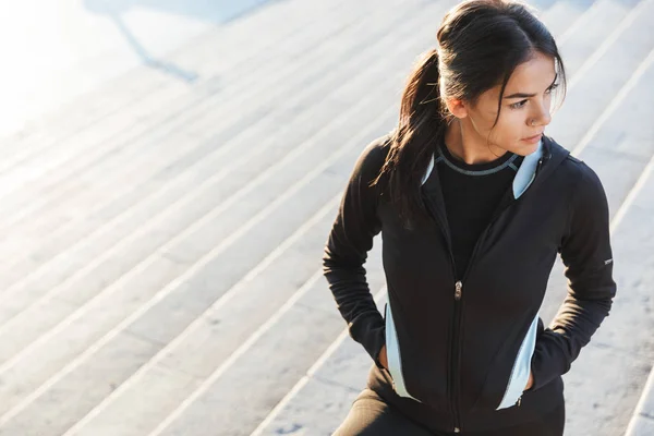 Primer plano de una atractiva joven fitness — Foto de Stock