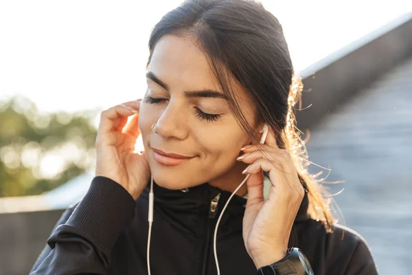 Close-up van een aantrekkelijke jonge fitness vrouw — Stockfoto