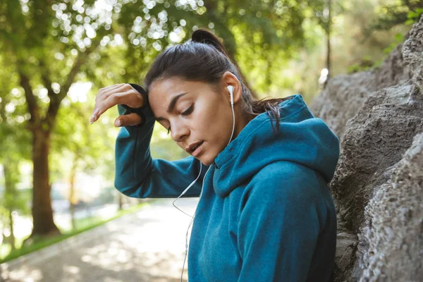 Close-up van een aantrekkelijke jonge fitness vrouw — Stockfoto