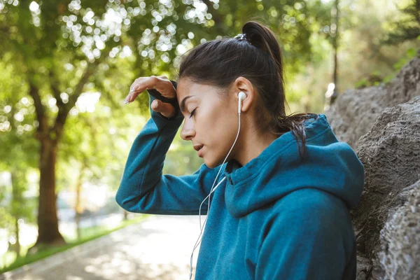 Close-up van een aantrekkelijke jonge fitness vrouw — Stockfoto