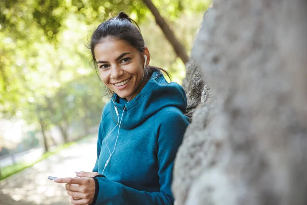 Close up de uma atraente jovem mulher fitness — Fotografia de Stock