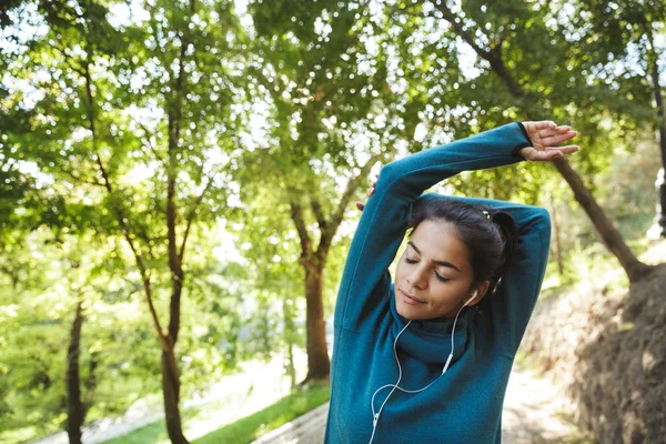 Close-up van een aantrekkelijke jonge fitness vrouw — Stockfoto