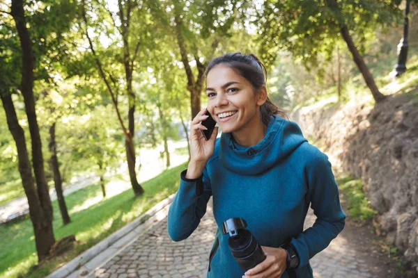 Primer plano de una atractiva joven fitness —  Fotos de Stock