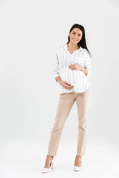 Full length photo of caucasian pregnant businesswoman 30s smilin — Stock Photo, Image