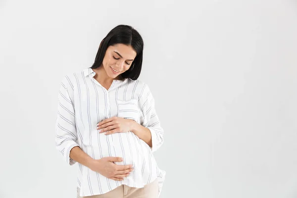 Εικόνα της Ευρωπαϊκής έγκυος γυναίκα 30s χαμογελαστά και αγγίζοντας BI — Φωτογραφία Αρχείου