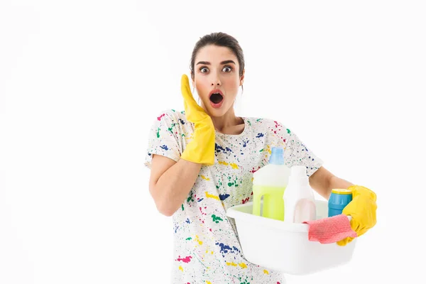 Foto van verrast huisvrouw 20s dragen gele rubberen handschoenen Ho — Stockfoto