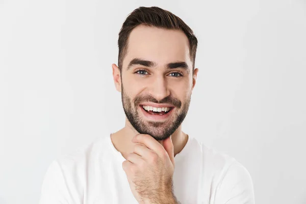 Bonito homem alegre vestindo camiseta em branco — Fotografia de Stock