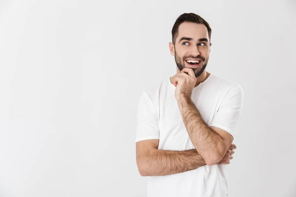 Snygg glad man klädd i blank t-shirt — Stockfoto