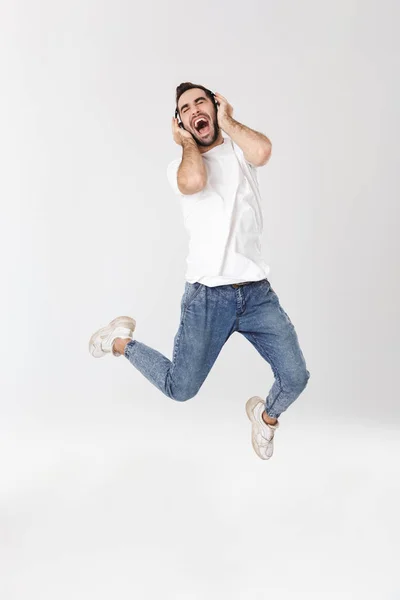 Comprimento total de um homem bonito e alegre — Fotografia de Stock