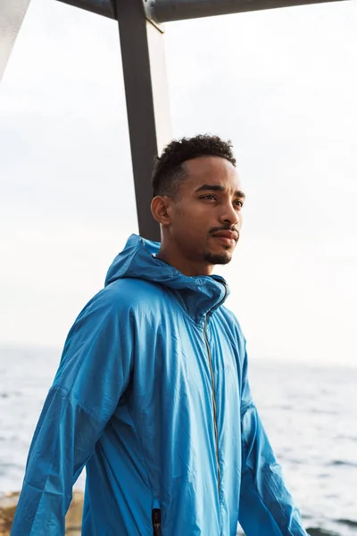 Strong handsome young african sports man outdoors at the beach sea. — Stock Photo, Image