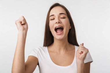 Güzel bir genç kadının portresi.