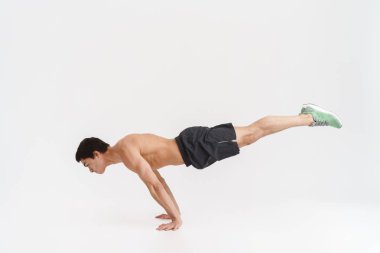 Kendine güvenen bir sporcunun tam uzunluğu