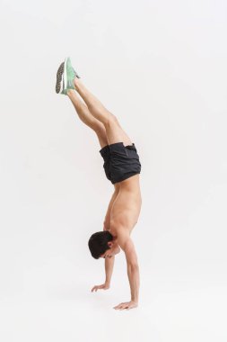 Kendine güvenen bir sporcunun tam uzunluğu