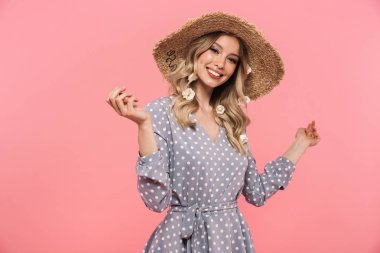 güzel, genç, sarışın bir kadın portresi