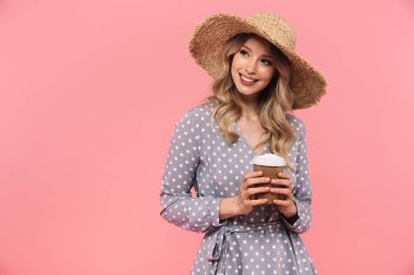 güzel, genç, sarışın bir kadın portresi