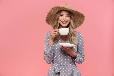 güzel, genç, sarışın bir kadın portresi