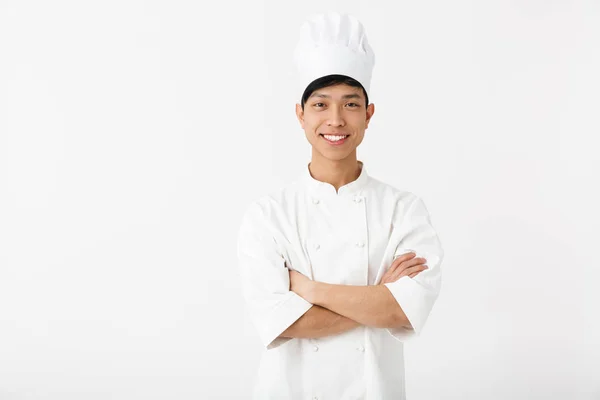 Eccitato asiatico chef indossare uniforme standing — Foto Stock
