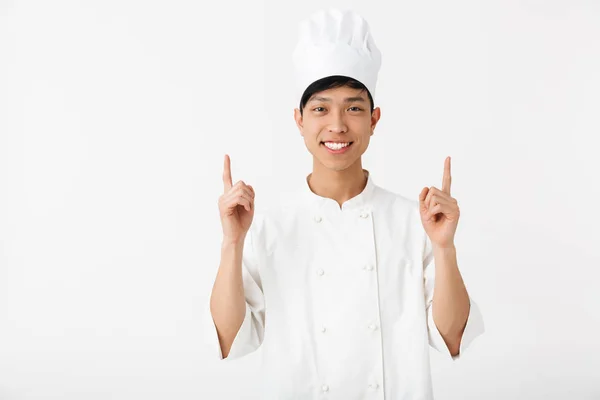 Emocionado asiático chef vistiendo uniforme de pie —  Fotos de Stock