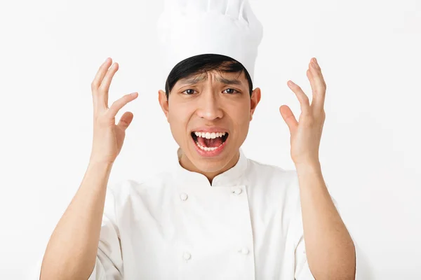 兴奋的亚洲厨师穿着制服站立 — 图库照片