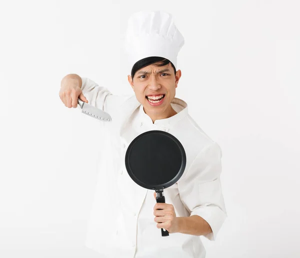 Excitado asiático chef vestindo uniforme de pé — Fotografia de Stock