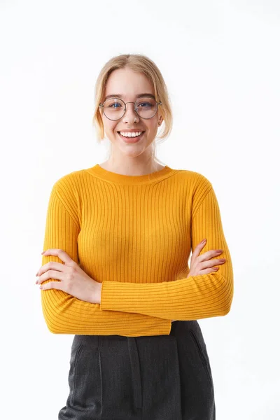 Atrakcyjna Młoda Blondynka kobieta na sobie sweter — Zdjęcie stockowe