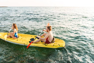 Sportif genç çift birlikte Kaying