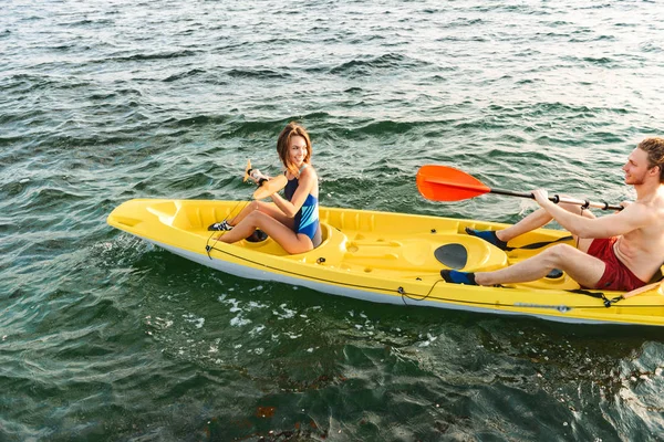 Sporty attractive couple kayaking — Stock Photo, Image