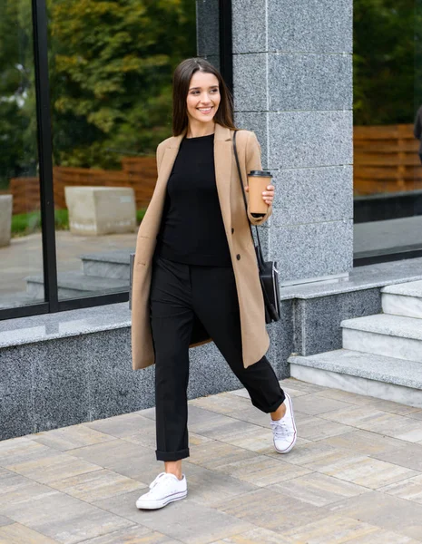 Beautiful young businesswoman wearing autumn coat — Stock Photo, Image