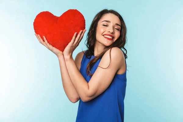 Porträt einer schönen jungen brünetten Frau im Stehen — Stockfoto