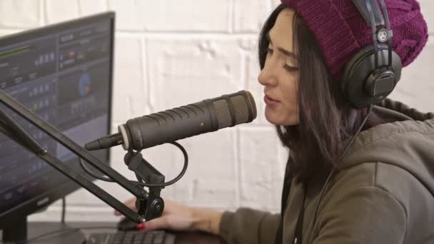 Side View Pleased Pretty Woman Hat Broadcast Radio — Stock Video