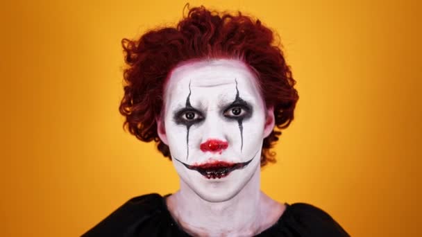 Close View Surprised Happy Clown Halloween Makeup Rejoices Looking Camera — Stock Video