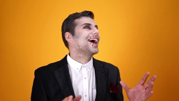 Meglepett Vidám Halott Vőlegény Halloween Smink Örvendett Nézte Kamerát Narancssárga — Stock videók