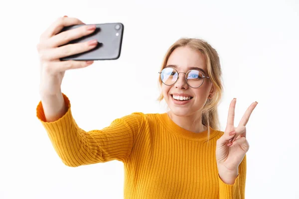 Atraktivní mladá dívka na svetru — Stock fotografie