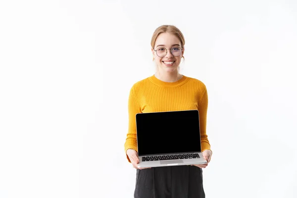 Attraente ragazza che indossa maglione in piedi — Foto Stock