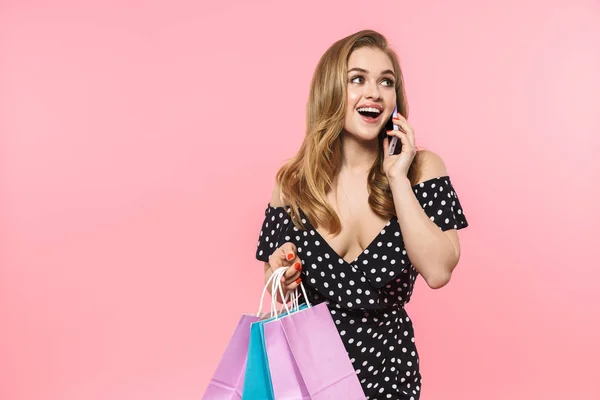 Retrato de una hermosa joven vistiendo vestido —  Fotos de Stock