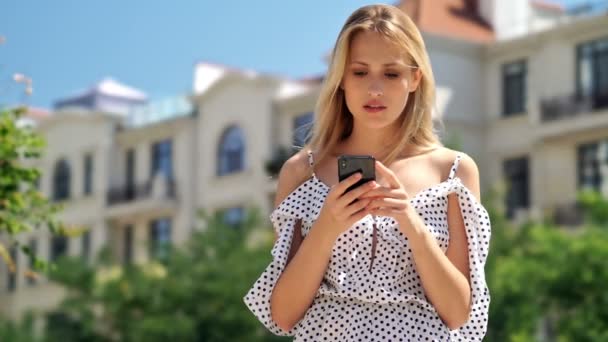 Surprised Blondy Woman Dress Using Smartphone Upset While Standing Park — Stock Video