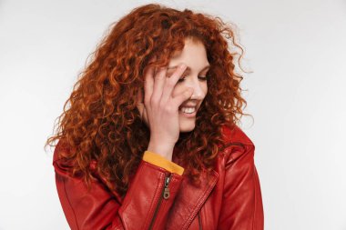 Deri jak giyen çekici redhead kadın 20s Fotoğraf closeup