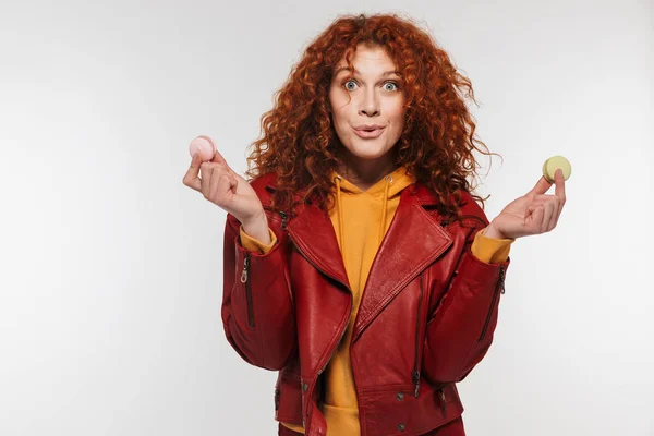 Portrait of pretty redhead woman 20s wearing leather jacket smil — Stock Photo, Image