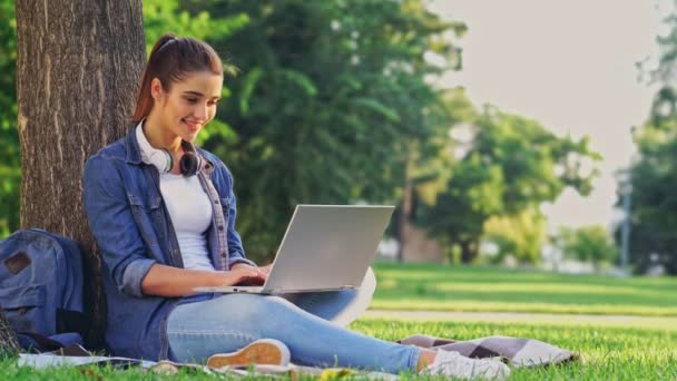 Happy Brunette Woman Using Laptop Computer While Sitting Tree Grass — Stock Video